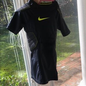 Nike Pro Combat boy size M black run small
